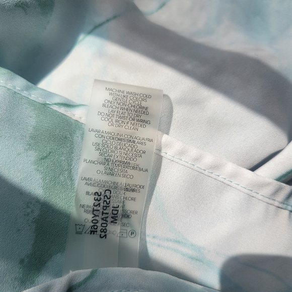 Beautiful Calvin Klein Blouse - Picture 8 of 8